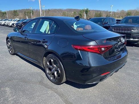 Used 2024 Alfa Romeo Tonale Ti w/ Premium Interior Package image 3