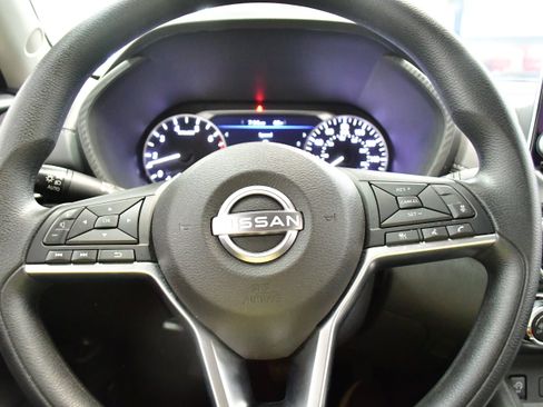 Used 2025 Nissan Sentra SV FWD image 18