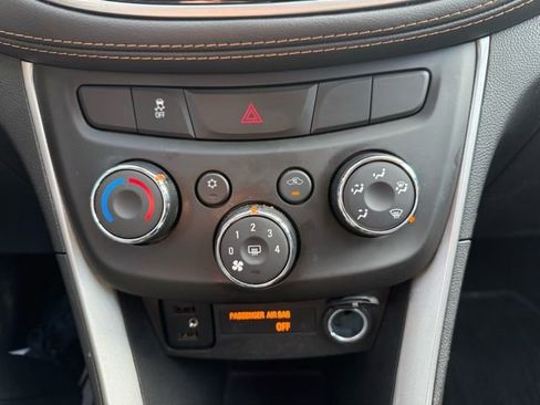 Certified 2022 Chevrolet Trax LT w/ LT Convenience Package image 27