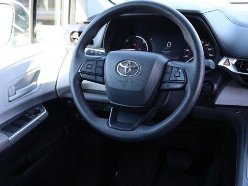 Used 2025 Toyota Sienna LE w/ LE Plus Package AWD/4WD image 26