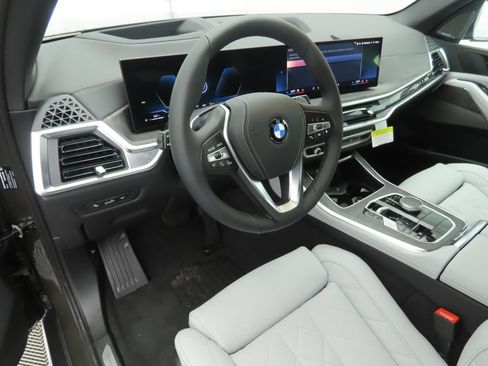 New 2026 BMW X5 xDrive40i w/ Premium Package image 9