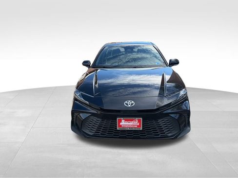 Used 2025 Toyota Camry SE image 8