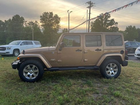 Used 2015 Jeep Wrangler Unlimited Sahara w/ Max Tow Package AWD/4WD image 6