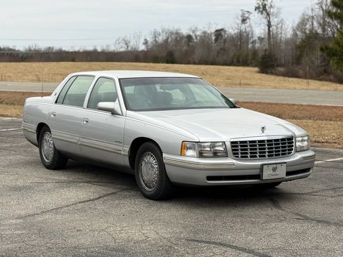 Used 1999 Cadillac De Ville D'Elegance image 1