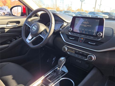 Used 2022 Nissan Altima 2.5 SV w/ SV Premium Package image 8