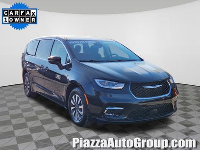 Used 2023 Chrysler Pacifica Touring-L