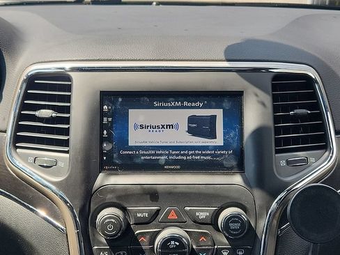 Used 2018 Jeep Grand Cherokee Limited AWD/4WD image 16
