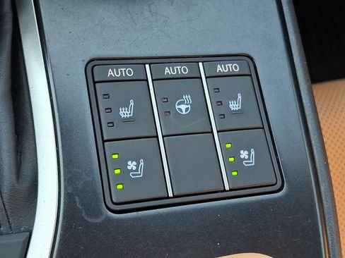 Used 2023 Lexus UX 250h AWD w/ Premium Package image 22