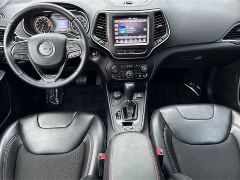 Used 2019 Jeep Cherokee Trailhawk image 16