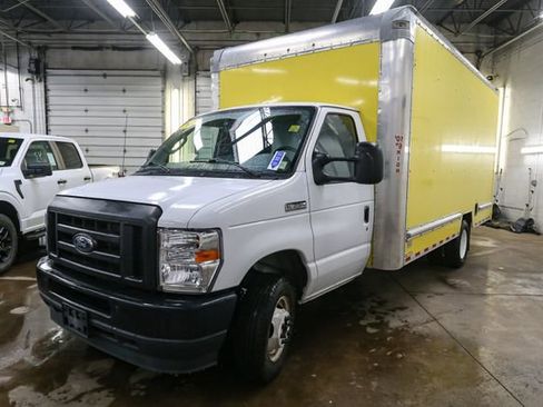 Used 2022 Ford E-350 and Econoline 350 Super Duty w/ Power Windows & Locks Group RWD image 5