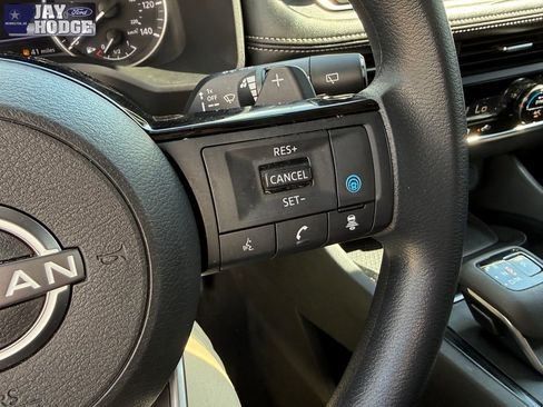 Used 2023 Nissan Rogue SV image 34