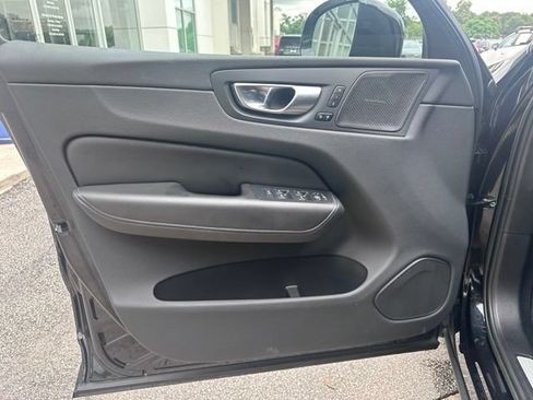 Used 2023 Volvo XC60 B5 Ultimate w/ Protection Package Premier FWD image 18