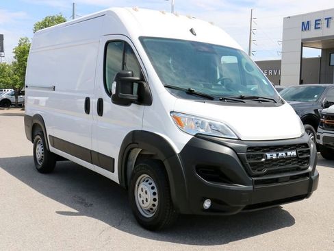 Used 2024 RAM ProMaster 2500 w/ Convenience Group FWD image 3