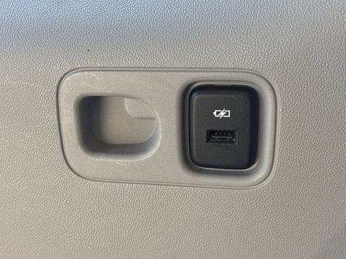 Used 2017 GMC Acadia SLT w/ LPO, Cargo Package image 18