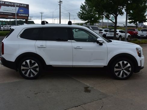 Used 2022 Kia Telluride EX w/ EX Premium Package FWD image 4