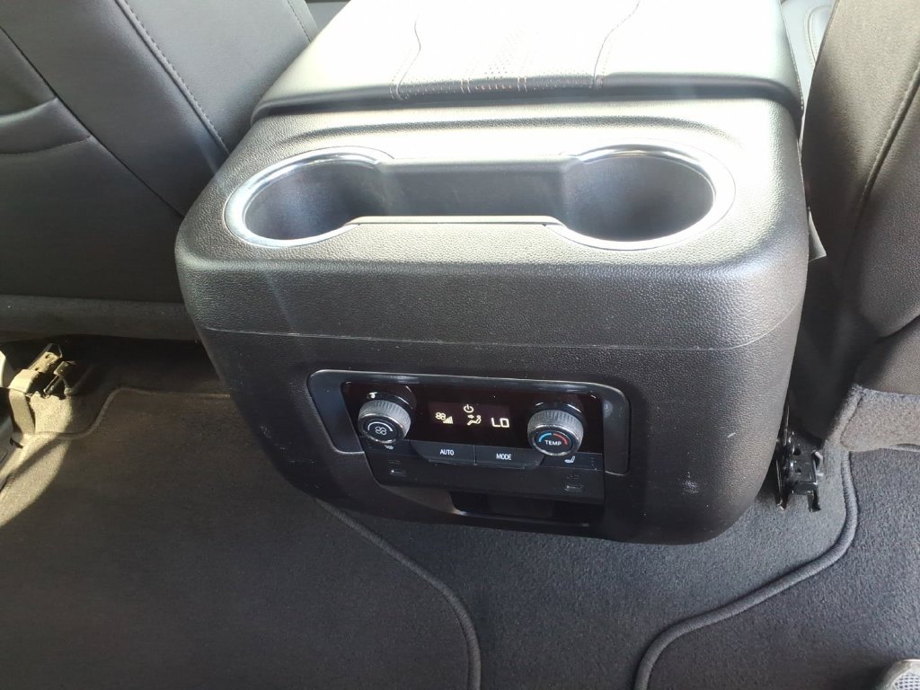 Used 2026 Chevrolet Suburban High Country AWD/4WD image 18