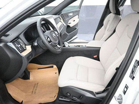 New 2026 Volvo XC60 B5 Core w/ Climate Package AWD/4WD image 13