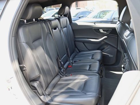 Used 2018 Audi Q7 3.0T Prestige w/ Prestige Package AWD/4WD image 36