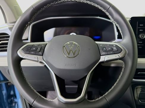 New 2026 Volkswagen Taos SE FWD image 12