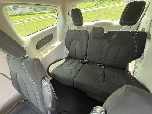 Used 2023 Chrysler Voyager LX FWD image 20