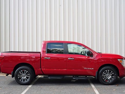 Used 2021 Nissan Titan SV w/ SV Convenience Package RWD image 46