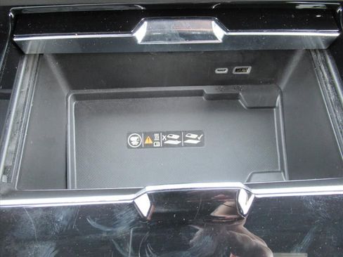 Used 2025 GMC Yukon Denali AWD/4WD image 27