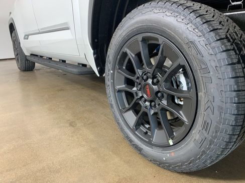 New 2026 Toyota Tundra Platinum w/ TRD Off-Road Package AWD/4WD image 15