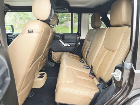 Used 2013 Jeep Wrangler Unlimited Sahara w/ Dual Top Group AWD/4WD image 12