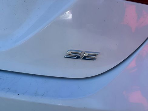 Used 2019 Toyota Camry SE FWD image 14