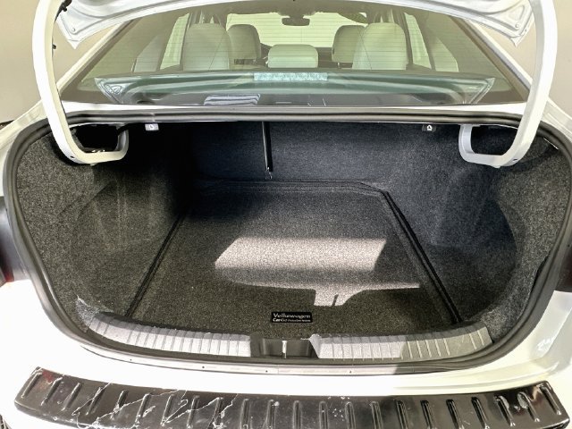 Used 2025 Volkswagen Jetta SE FWD image 29