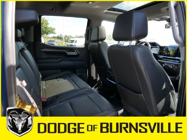 Used 2022 GMC Sierra 1500 SLT w/ SLT Premium Plus Package AWD/4WD image 16
