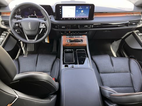 New 2025 Lincoln Aviator Black Label AWD/4WD image 9
