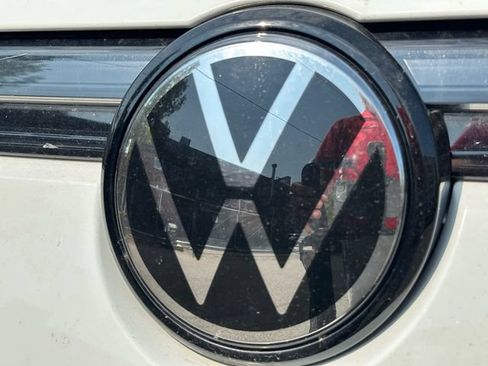 Used 2026 Volkswagen Tiguan SE AWD/4WD image 9
