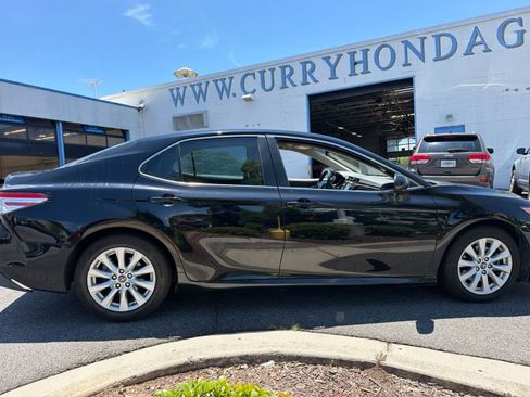 Used 2018 Toyota Camry LE FWD image 16