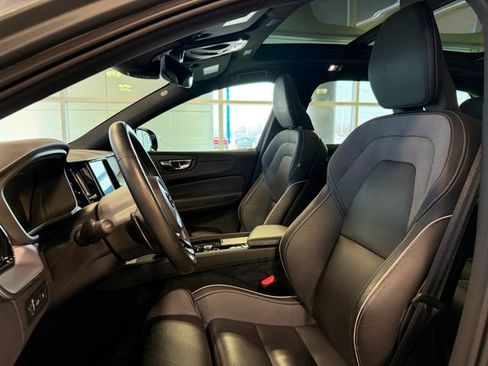 Used 2020 Volvo XC60 T8 R-Design image 22