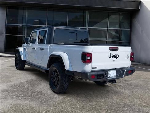 Used 2024 Jeep Gladiator Sport AWD/4WD image 4