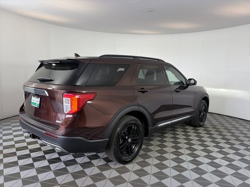 Used 2020 Ford Explorer XLT w/ Equipment Group 202A AWD/4WD image 11