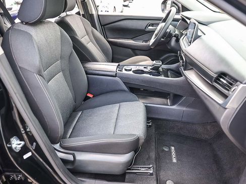 Used 2024 Nissan Rogue SV AWD/4WD image 7