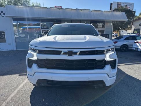 Used 2024 Chevrolet Silverado 1500 RST image 2
