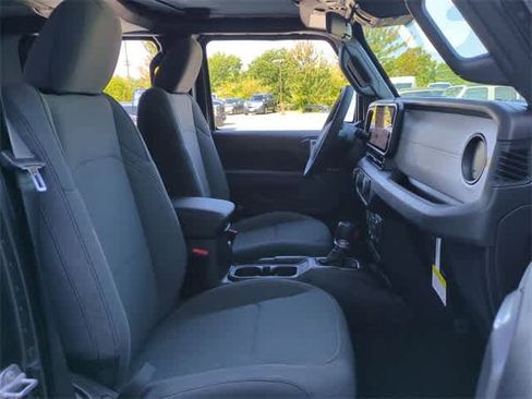 New 2025 Jeep Gladiator Sport image 21