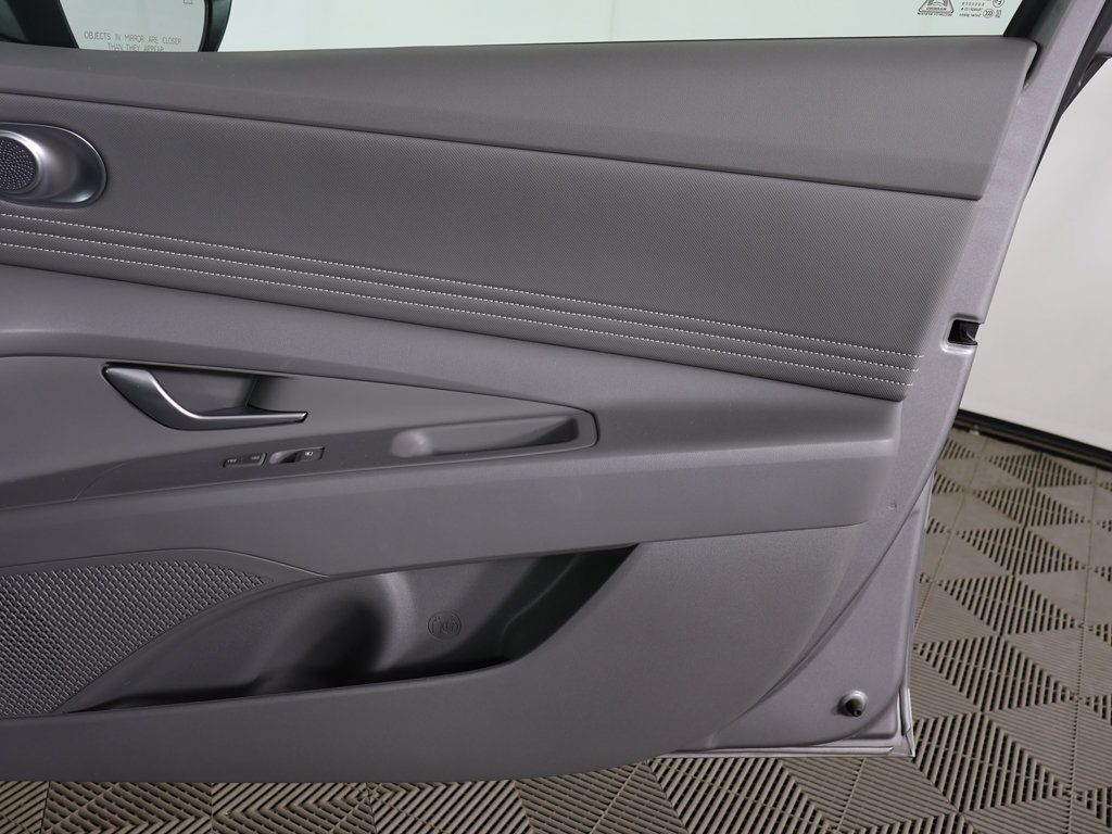 Certified 2024 Hyundai Elantra SEL w/ Convenience Package FWD image 23