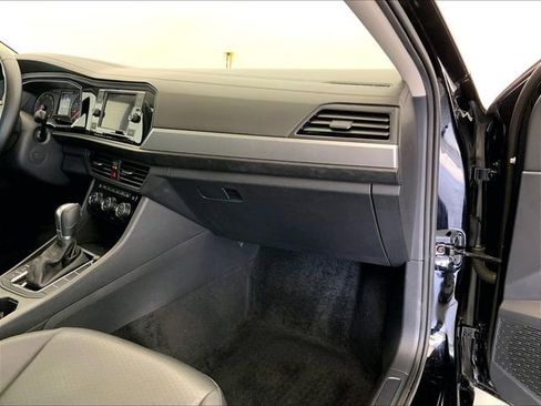 Used 2019 Volkswagen Jetta SE w/ Cold Weather Package FWD image 21