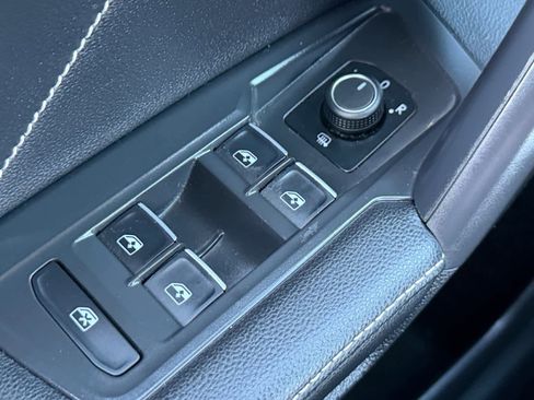 Used 2022 Volkswagen Tiguan SE R-Line image 19