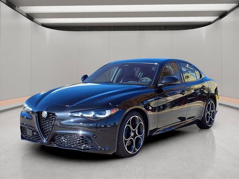 New 2025 Alfa Romeo Giulia w/ Veloce Package Rwd image 3