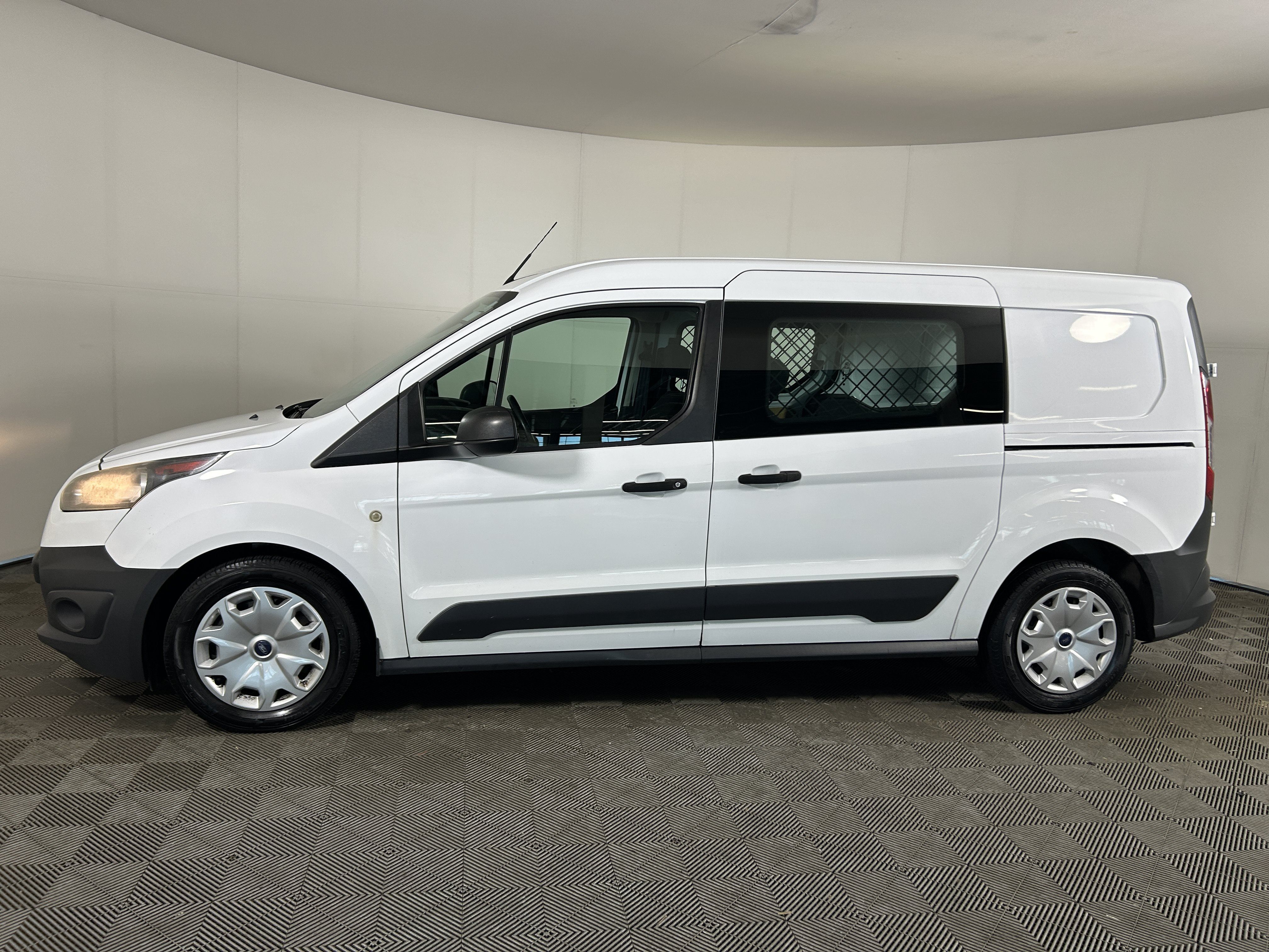 Used 2018 Ford Transit Connect XL FWD image 2