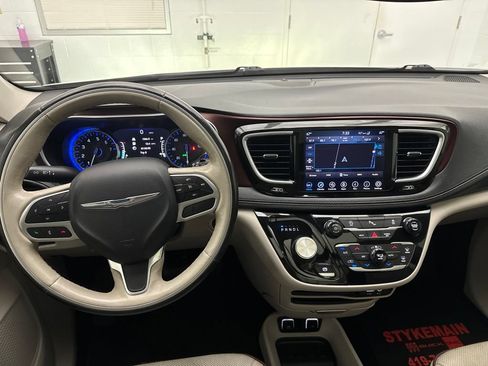 Used 2020 Chrysler Pacifica Limited FWD image 15