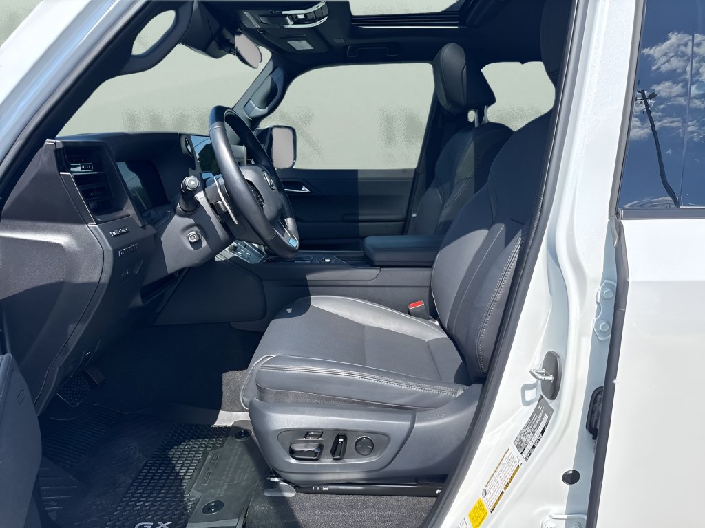 Used 2024 Lexus GX 550 AWD/4WD image 8