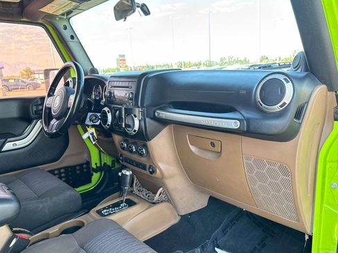 Used 2012 Jeep Wrangler Sahara w/ Connectivity Group AWD/4WD image 16
