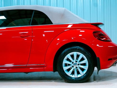 Used 2018 Volkswagen Beetle 2.0T S image 4