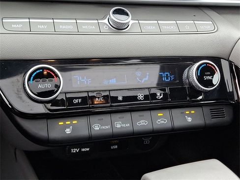 Used 2024 Hyundai Elantra SEL w/ Convenience Package image 16